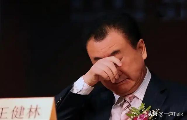 风水轮流转！王健林遇危机，儿子却凌晨4点携现任给前任狂刷礼品