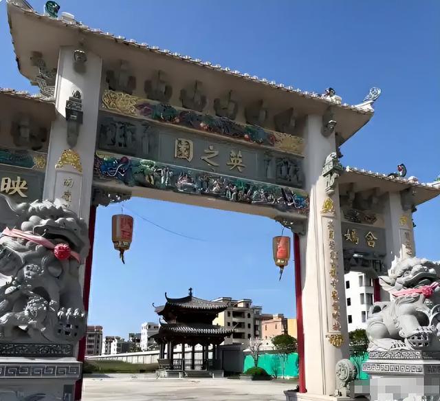 汕头三兄弟10亿豪宅被拆，不理官方通牒，老爹身份被扒，难怪嚣张