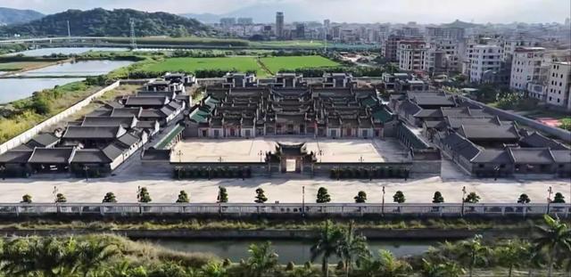 汕头三兄弟10亿豪宅被拆，不理官方通牒，老爹身份被扒，难怪嚣张