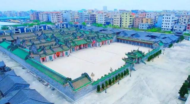 汕头三兄弟10亿豪宅被拆，不理官方通牒，老爹身份被扒，难怪嚣张