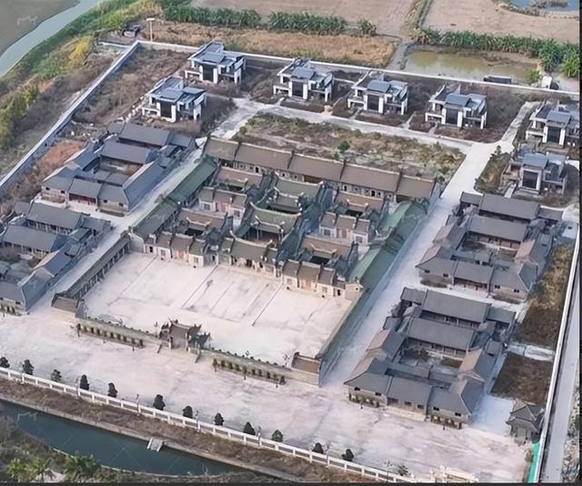 10亿“英之园”被拆只用3小时！背后或有高人，官媒：一点都不冤