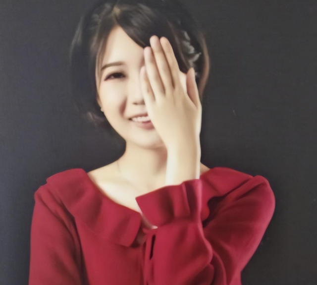 成都27岁遇害女孩真容曝光！长相漂亮曾留学，凶手父亲回应太无耻
