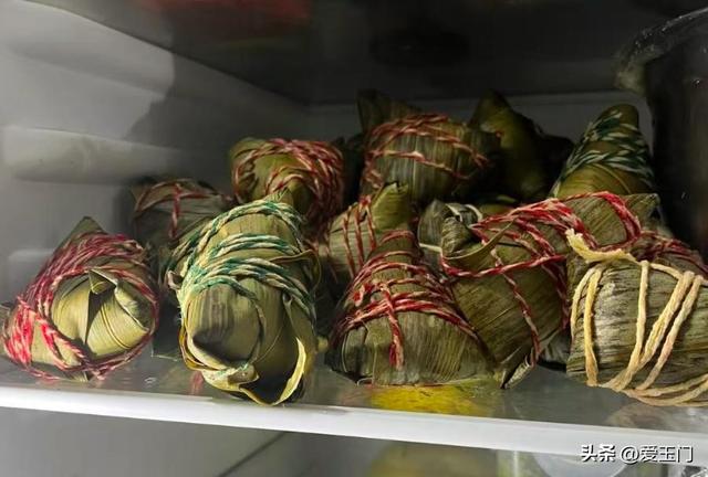 生计
粽子，直接放冰箱是年夜
错！变硬反生？教你一招，放一年也奇怪