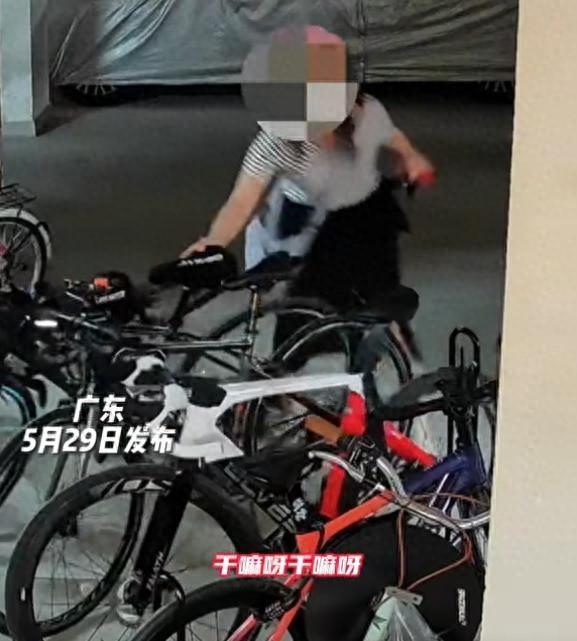 女子为抨击推倒自行车后续：车主谢绝
息争，定损价曝光，真赔不起