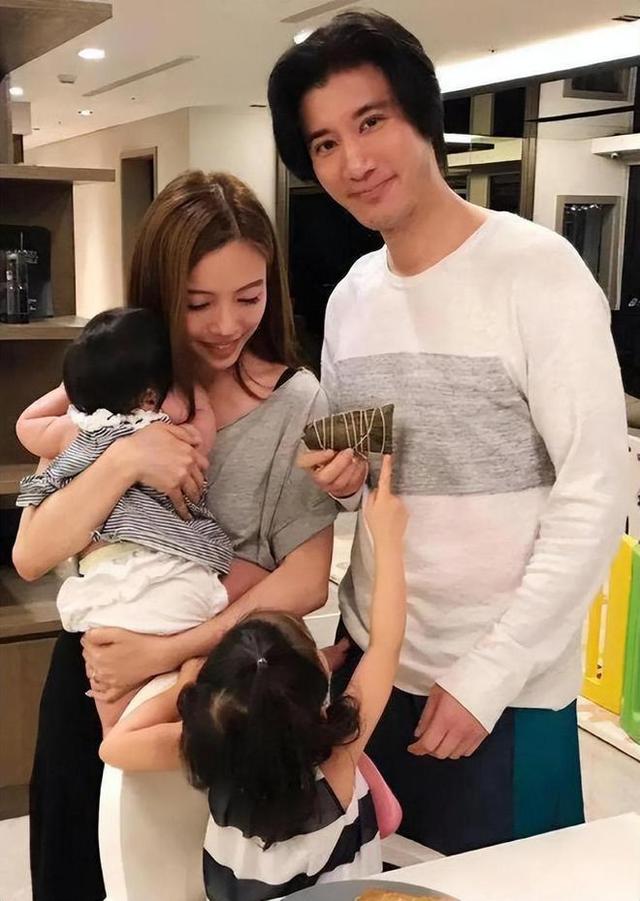 没想到，被封禁2年的王力宏，会以这种方式，再次回归登上"神坛"