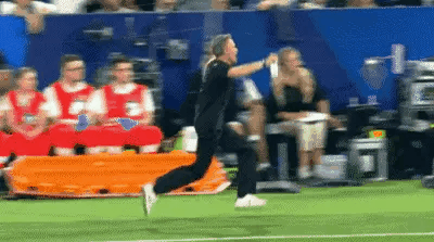 5-0！年夜
巴黎是冠军！队史首夺欧冠，加冕四冠王，登贝莱锁定金球
