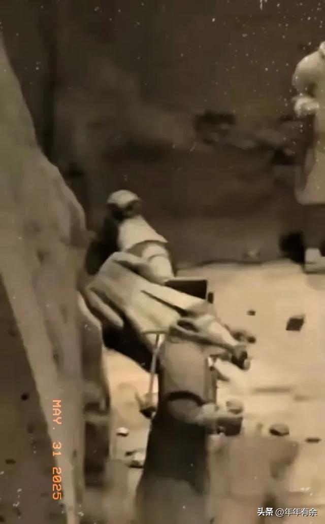 夫君破坏兵马俑后续:身份被扒，现场目击
者发声，果真
不简朴！