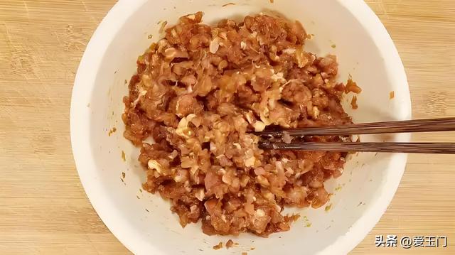 面粉不蒸馒头了，教你仙人
服法
，比包子简单，比肉饼好吃，太香了