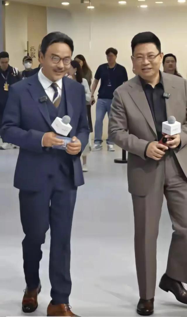 年夜
湾区车展，64岁的刘德华碰上51岁的汪涵，真没有对比就没有侵害
