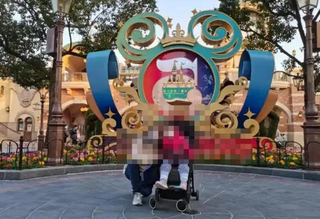 迪士尼微胖女打斗后续：目击者曝原因，警方转达，格后代是惹事精