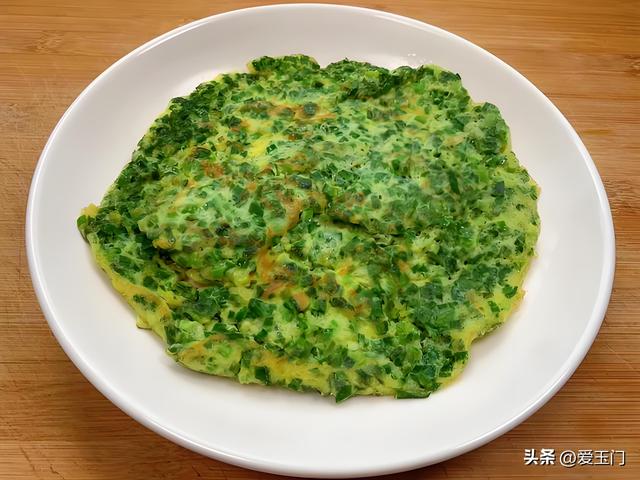 端午前后适合吃它，我家10顿有8顿如许做，不炒不凉拌，养分
解馋