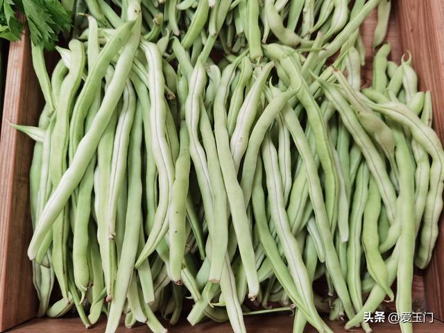 炒四季豆，最忌焯水和直接下锅炒，年夜
厨教你1招，鲜喷鼻
入味不发黄