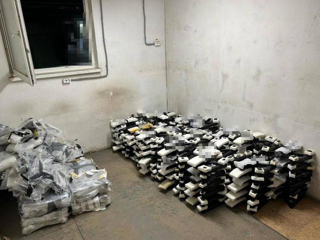 整排俄轰炸机被炸，丧失空前，俄军防不堪
防，值得解放军引以为
戒