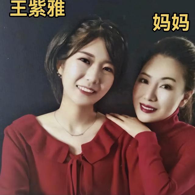成都27岁女孩遇害场景还原，凶手扑进家里作案，最后去世

在了钢琴旁