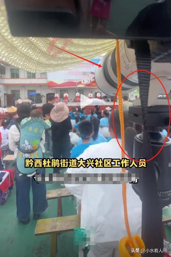 女子评委席打伞后续：提醒五次不听！身份曝光，官方回应网友怒了