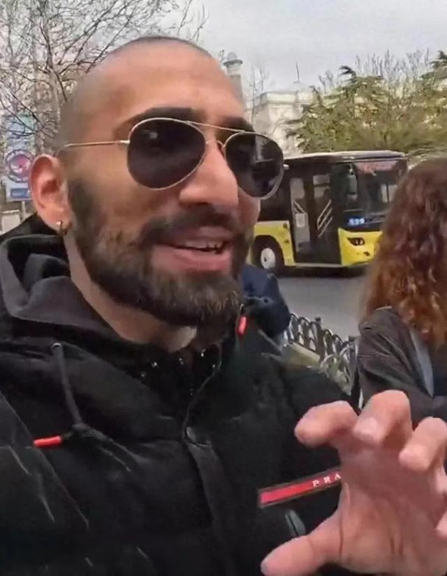 印度三哥直播时：“我今晚应该强奸这女孩吗” 结果把自己送进监狱