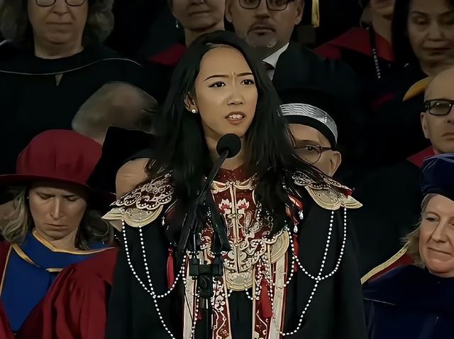 哈佛蒋小姐一演讲，中美网友都站特朗普了