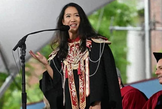 哈佛结业演讲的中国女孩，被卷入统一
个旋涡！