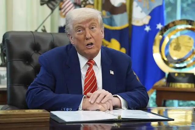 特朗普下令
驱逐近30万中国留门生，中方发出警告，美国要小心