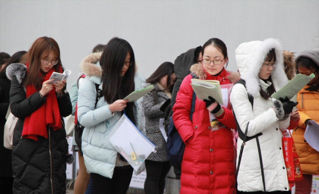 美方照旧着手
，27万我方门生，将要被无情驱逐？我方发出两年夜

警告
