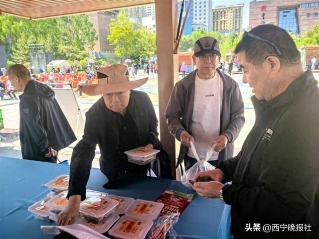 探寻文化年夜
集上的非遗美食