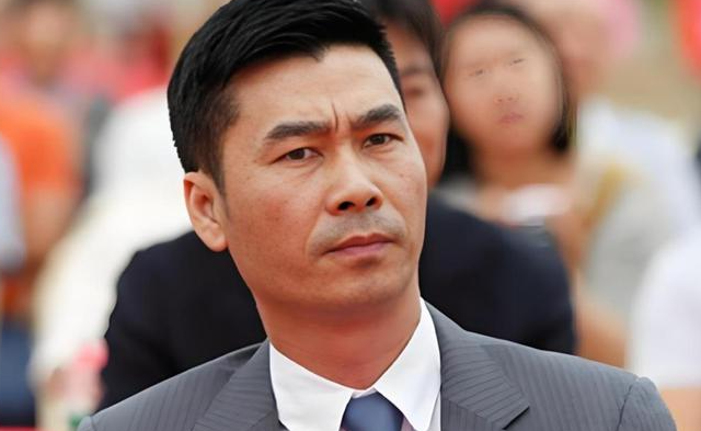 美的首创人何享健，坐拥2250亿财富无人继承，三个孩子均为老总