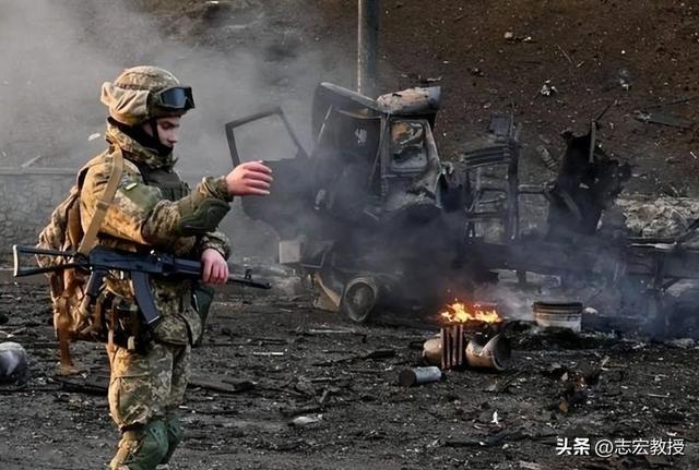 出年夜
事了，俄潜艇基地被炸，克里米亚年夜
桥被炸，普京失声，美沉默沉静