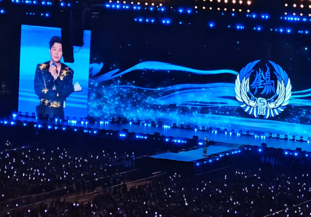小沈阳演唱会翻车！下跪道歉
难救场，不雅观

公愤
喊退票，最新回应来了