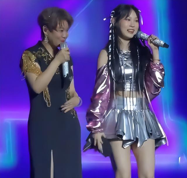 小沈阳演唱会大年夜

翻车！下跪致歉仍难救场，不雅
众怒喊退票提前离场