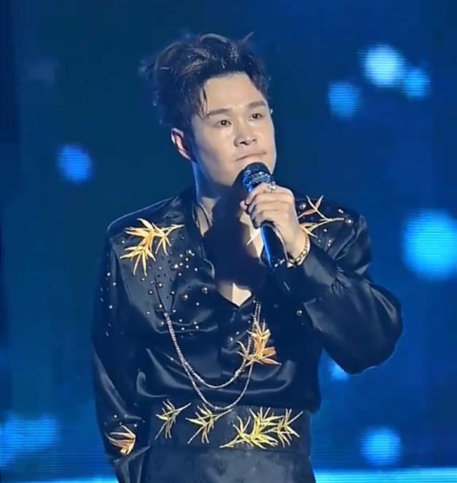 小沈阳演唱会大年夜

翻车！下跪致歉仍难救场，不雅
众怒喊退票提前离场