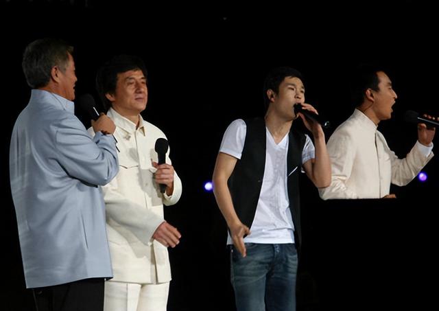 小沈阳演唱会大年夜

翻车！下跪致歉仍难救场，不雅
众怒喊退票提前离场
