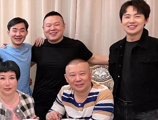 小沈阳下跪叩首道歉，观众没买账，知情人曝更多内幕，果然不简单