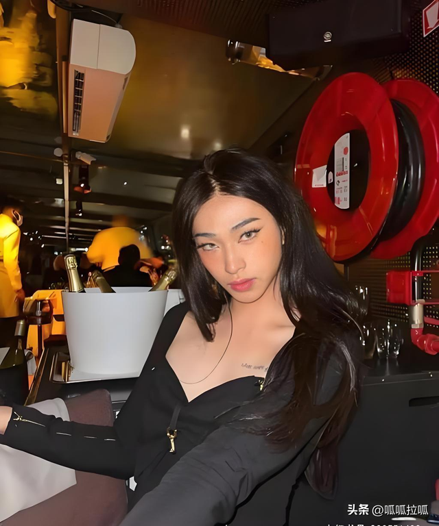 谁懂！伊能静儿子又作妖 ， 肚兜混搭女装风 ，路人吐槽辣眼睛