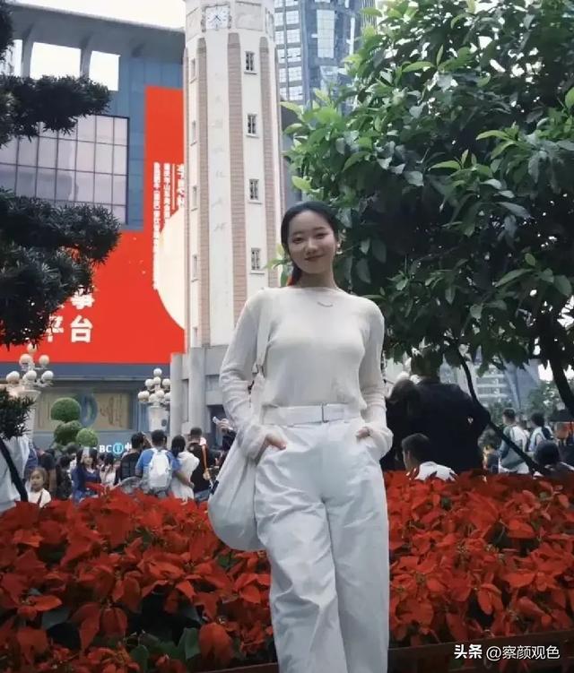 女子被蛇咬身亡，将尸检身份配景曝光，男友还原过程，卫健委表态
