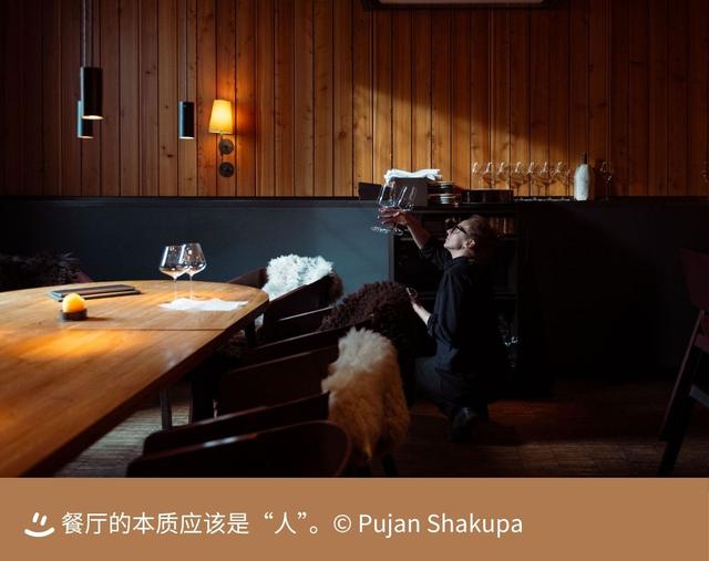人均近 2000，禁绝照相，就吃几片菜叶子？这家餐厅在高贵什么
