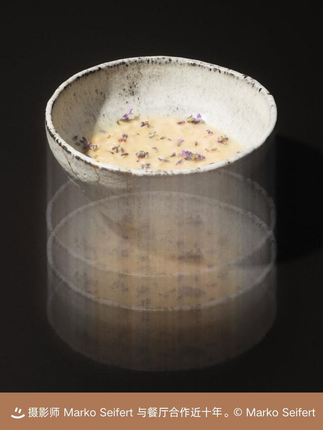 人均近 2000，禁绝照相，就吃几片菜叶子？这家餐厅在高贵什么