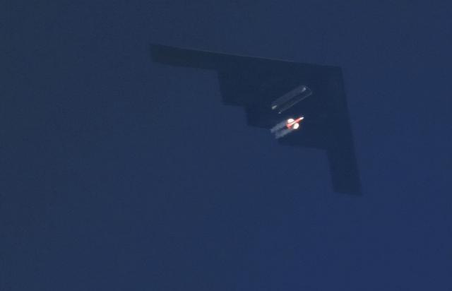 美国高调曝光B-61新型核弹后，东大亮出了春风
-5号，老美措不及防