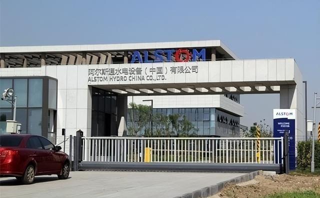 英国学

者：之以是美国处处针对中国，是因为中国犯下了一个年夜
错