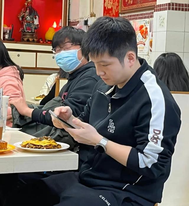 跑到德国也没逃过网暴，樊振东如今的境地，证明白郑钦文说的没错
