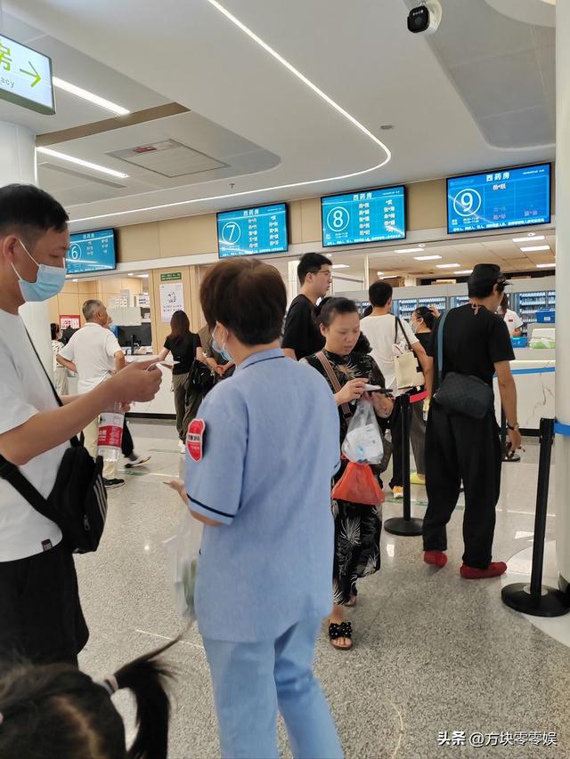 女游客
被蛇咬身亡后续，身份背景
曝光，观察
组介入，俩病院
恐担责