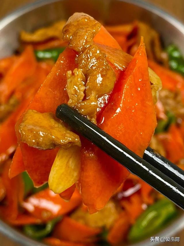 今天
就是芒种了，芒种骨气
摄生
食谱：夏季进补的美味秘诀