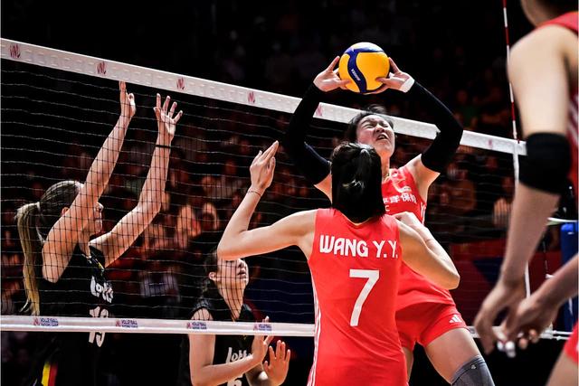 中国女排3-0比利时！球队评价：全员高分，16岁天才二传横空诞生
