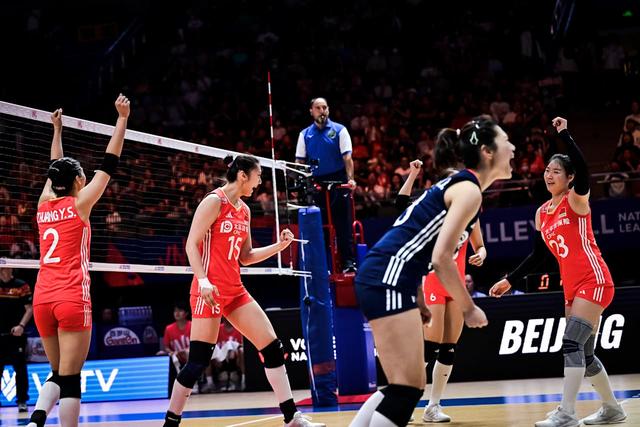 中国女排3-0比利时！球队评价：全员高分，16岁天才二传横空诞生
