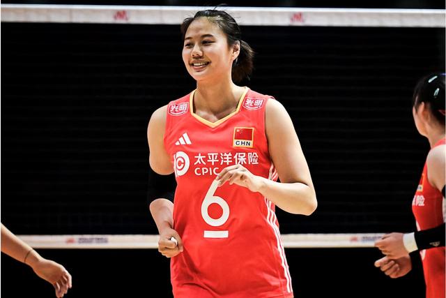 中国女排3-0比利时！球队评价：全员高分，16岁天才二传横空诞生
