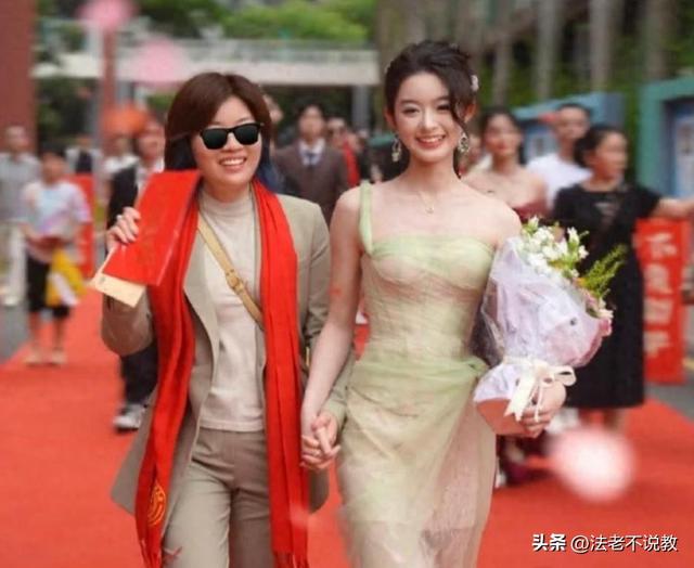 不到72小时，黄杨钿甜再迎3个噩耗，网友：这下麻烦更年夜
了