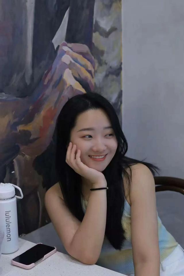 女子海南蛇咬身亡后续：家庭职业曝光，家属考虑验尸，卫健委回应