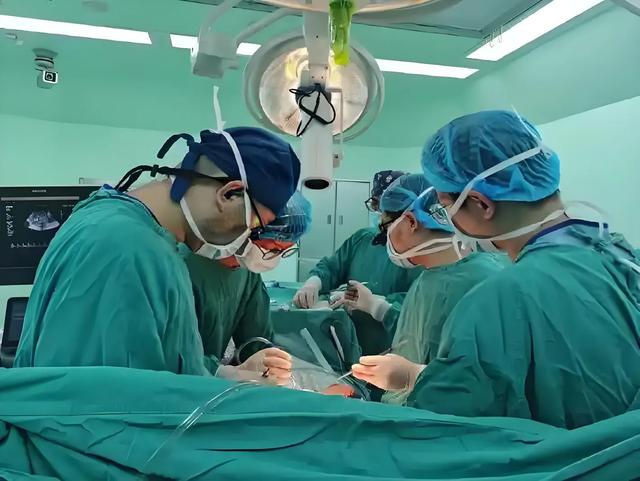 53岁主任医师唐浩！救济无效逝世
，知恋人曝缘故原由，常年住办公室