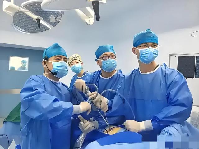 53岁主任医师唐浩！救济无效逝世
，知恋人曝缘故原由，常年住办公室