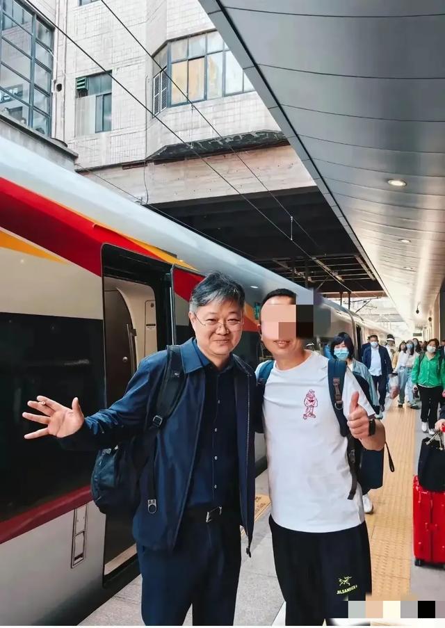 53岁主任医师唐浩！救济无效逝世
，知恋人曝缘故原由，常年住办公室