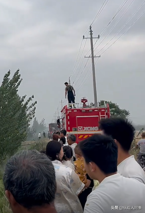人平易近
日报表扬！外子
火海抢收麦田后续，政府颁奖，妻子回应引泪目